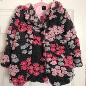 Mack & Co faux fur girl coat, hooded, gray with pink flowers, size 5, NWT